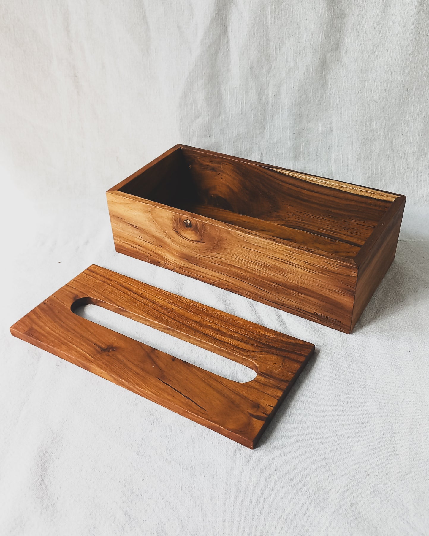 WOODEN TISSUE BOX