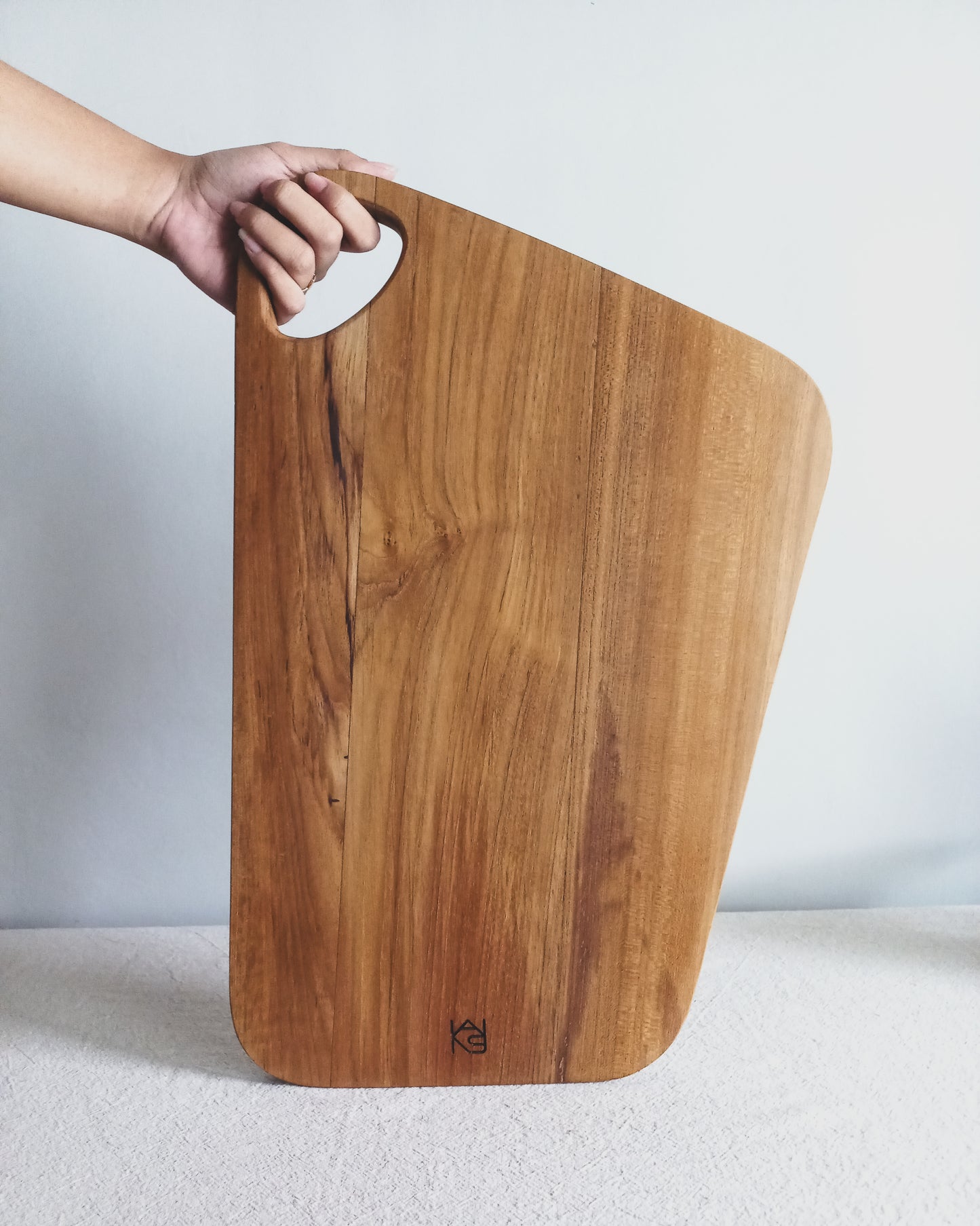 TAMBORA SERVING BOARD