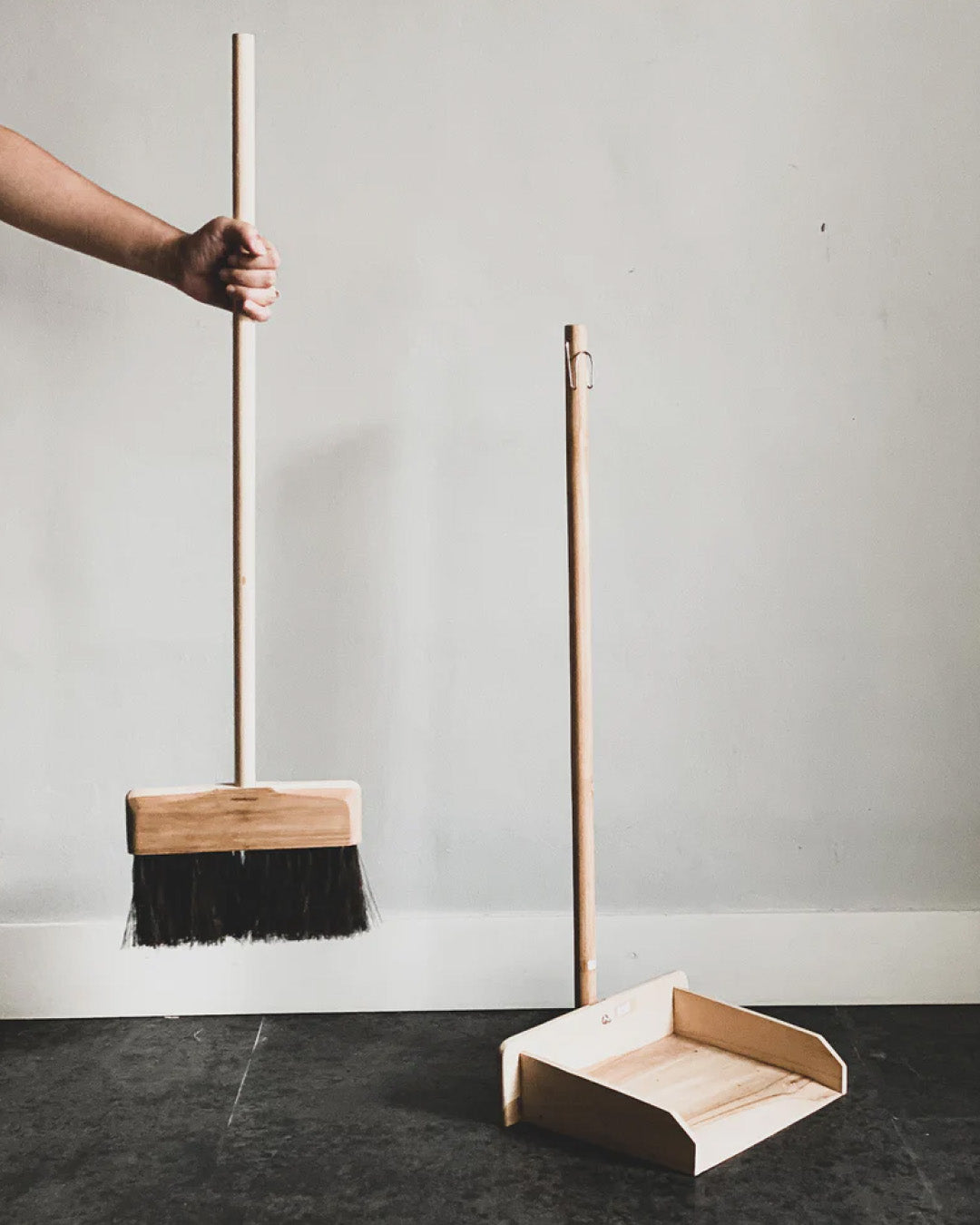 TEAK BROOM SET