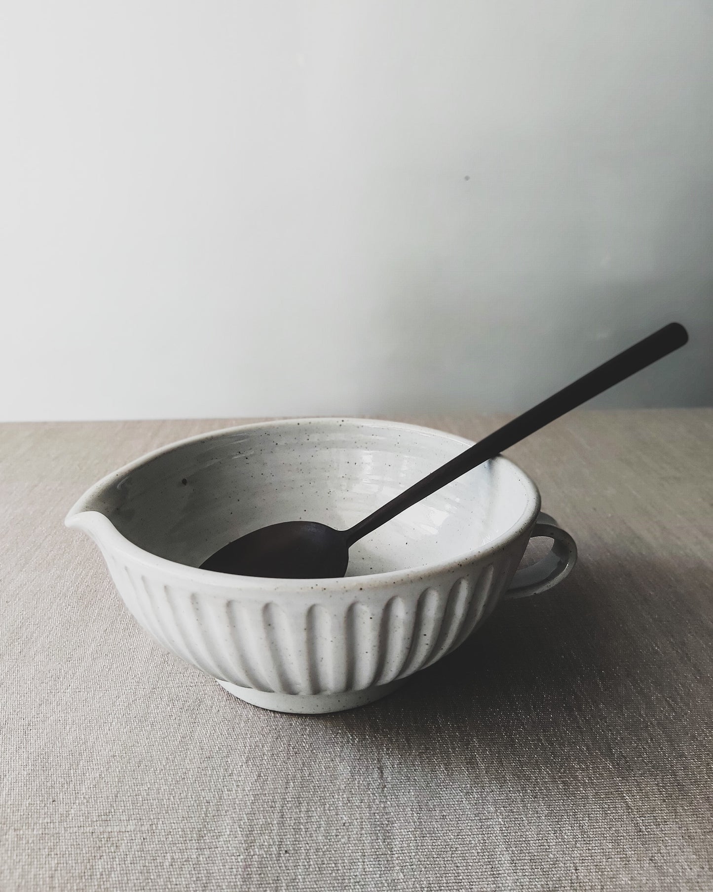 FREDHELLIGH X AYU LARASATI CERAMIC FARMHOUSE MIXING BOWL